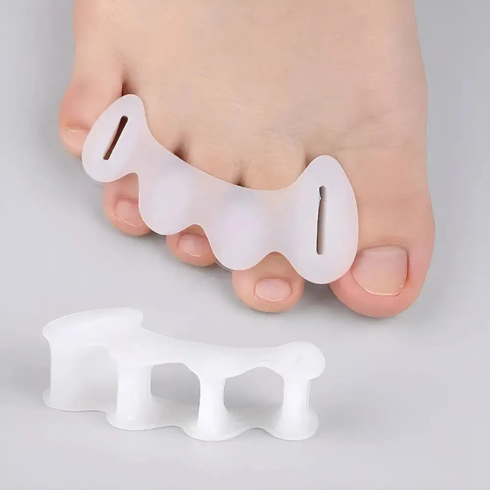 Silikon Zehenseparator getragen am Fuss Zehenkorrektur bei Hallux Valgus