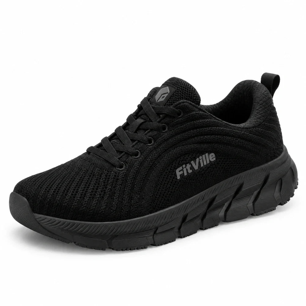 Herren-Sneaker für breite Füße in Schwarz mit schwarzer Sohle.