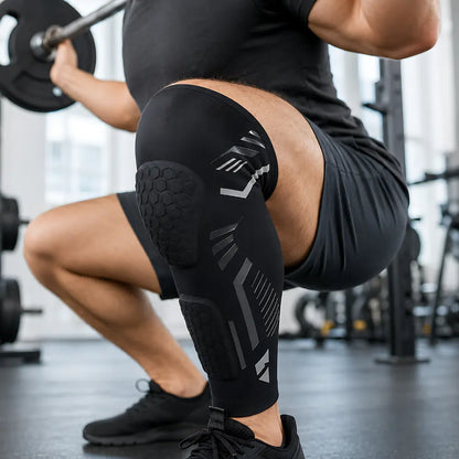 kniebandage sport stabilisierung schwarz beim krafttraining nahaufnahme