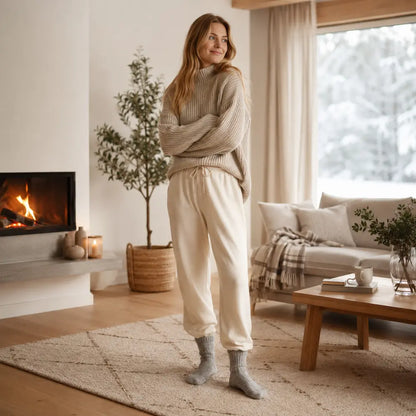merino wolle socken zuhause gemuetlich im ganzkoerperbild